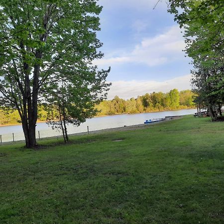 Lakefront Hideaway Resort Kawartha Lakes Esterno foto
