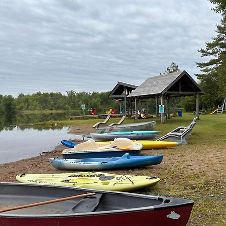 Lakefront Hideaway Resort Kawartha Lakes Esterno foto