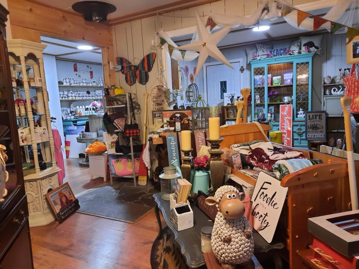 Lakefront Hideaway Resort Kawartha Lakes Esterno foto