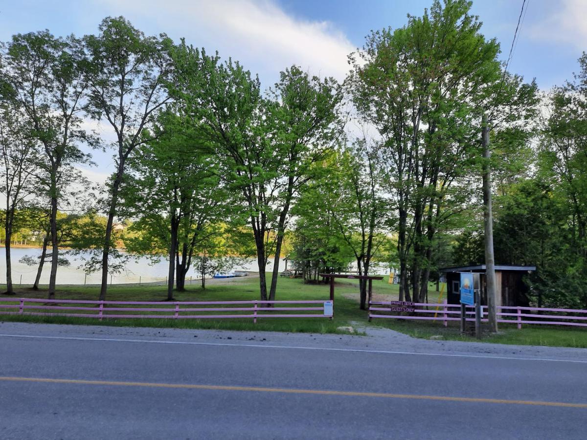 Lakefront Hideaway Resort Kawartha Lakes Esterno foto
