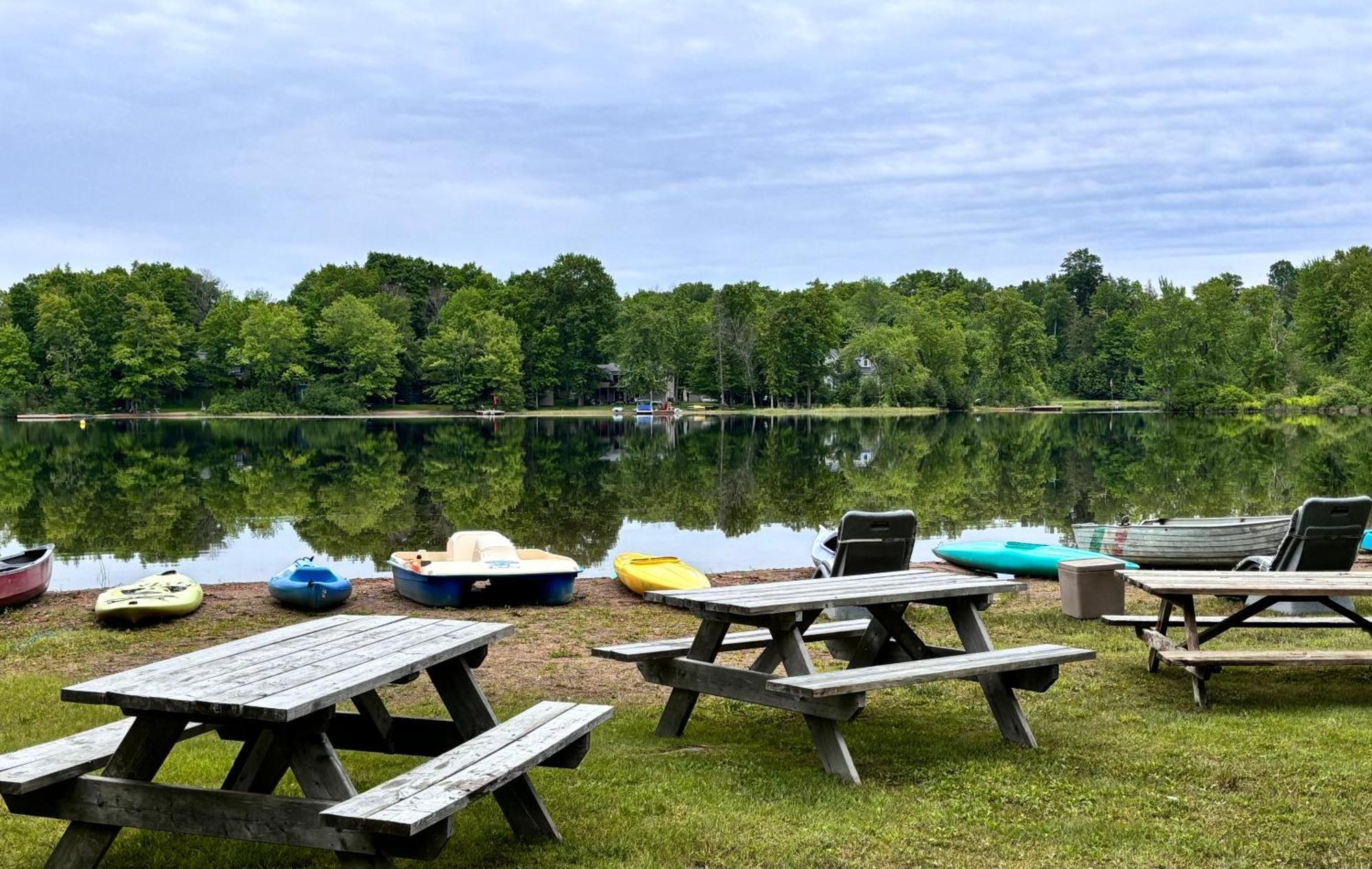 Lakefront Hideaway Resort Kawartha Lakes Esterno foto