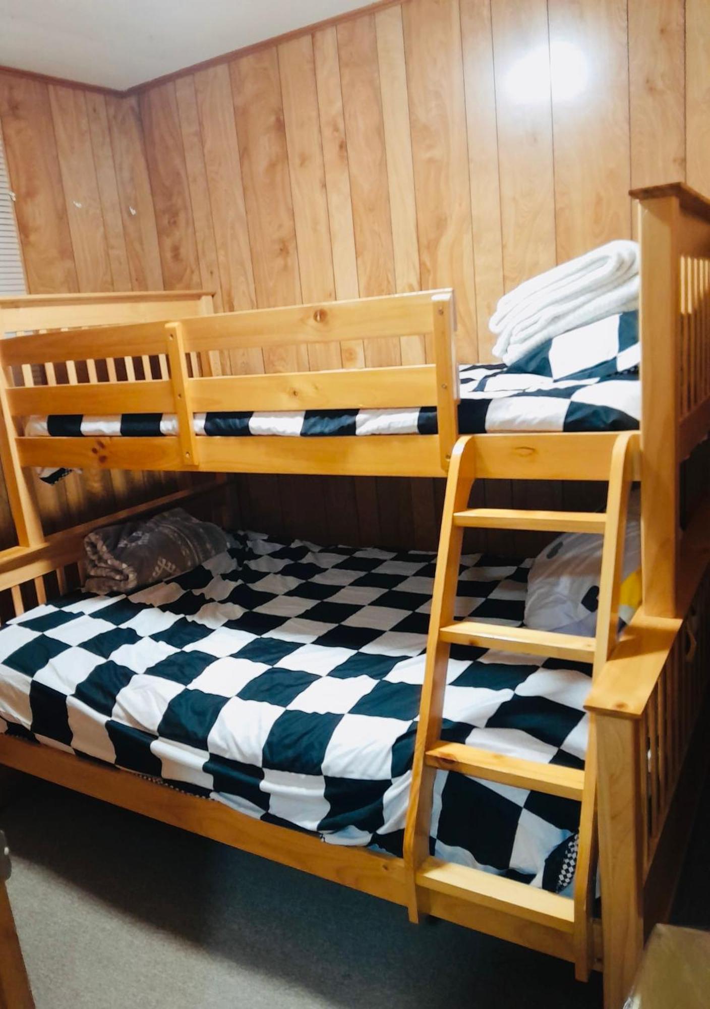Lakefront Hideaway Resort Kawartha Lakes Esterno foto