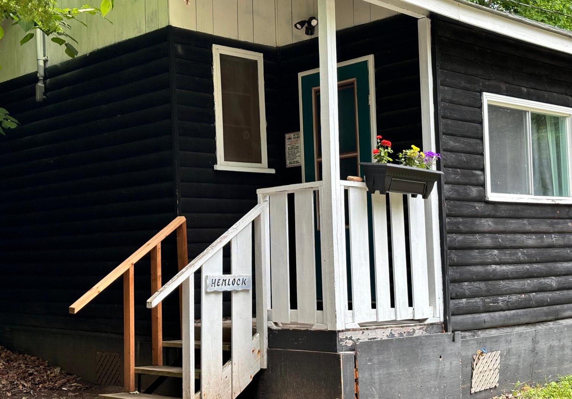 Lakefront Hideaway Resort Kawartha Lakes Esterno foto