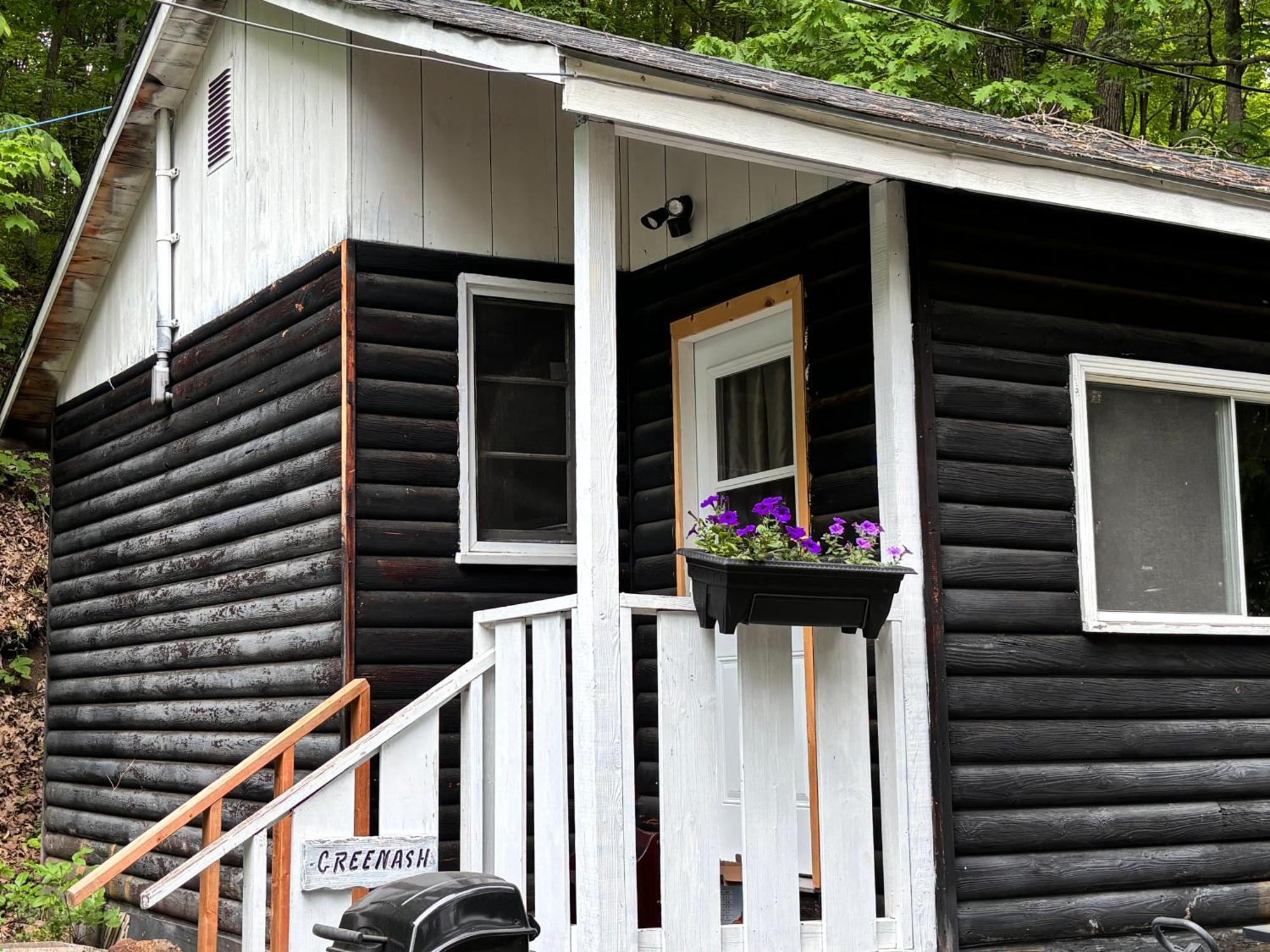 Lakefront Hideaway Resort Kawartha Lakes Esterno foto