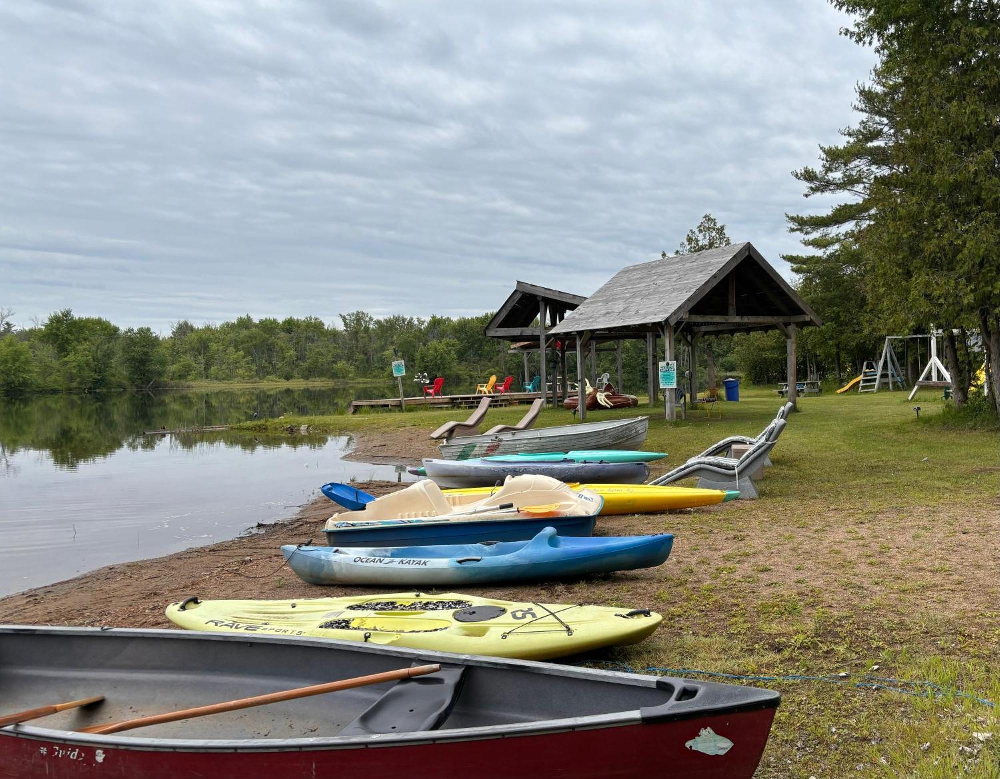 Lakefront Hideaway Resort Kawartha Lakes Esterno foto