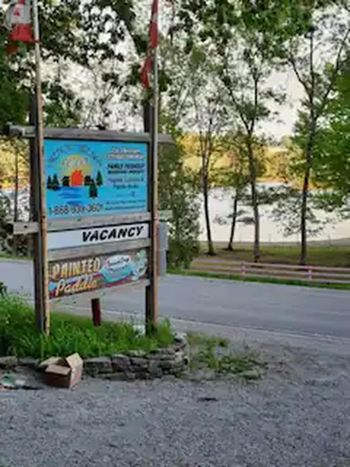 Lakefront Hideaway Resort Kawartha Lakes Esterno foto